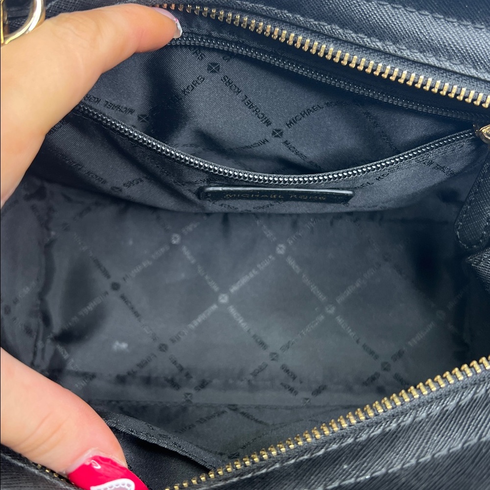 Michael Kors Jet Set Travel Rose Print Crossbody Bag – Black & Red - Picture 7 of 16